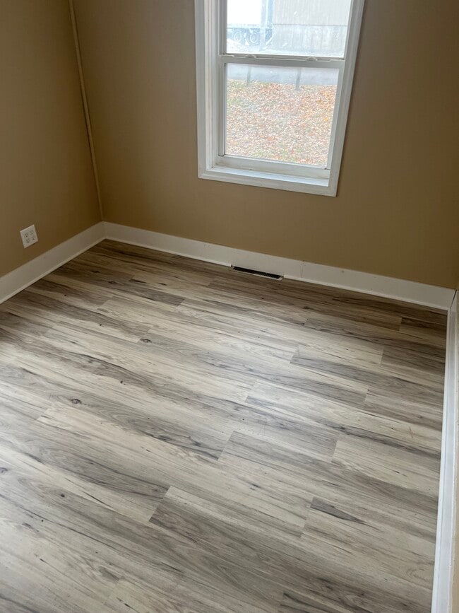 Photo - 604 E Oak St