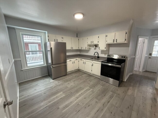 Building Photo - 82 Pine St Unit 2