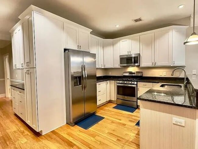 Building Photo - Renovated 2 Bed Right in The Heart of The South End!