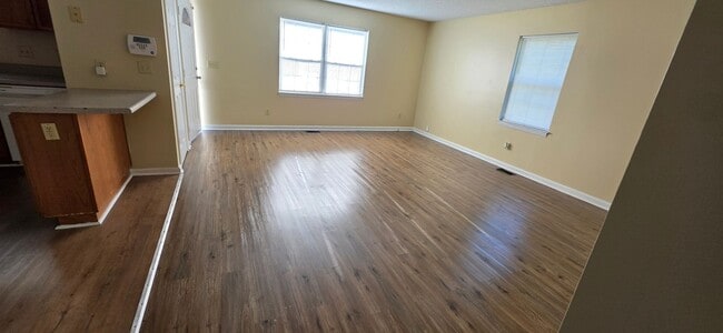 Photo - READY TO MOVE IN! 3 BEDS/2 BATHS!