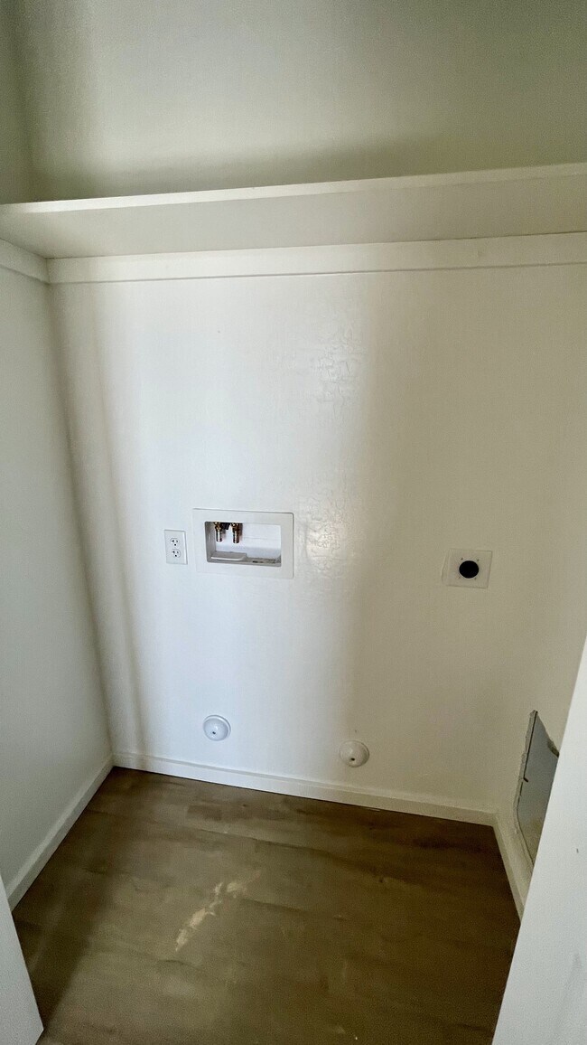 Laundry closet - 625 E Doris St Unit #A