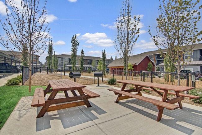 Seasons at Farmington Reserve apartments — community photo