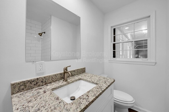 Photo - 1586 Kings Rd