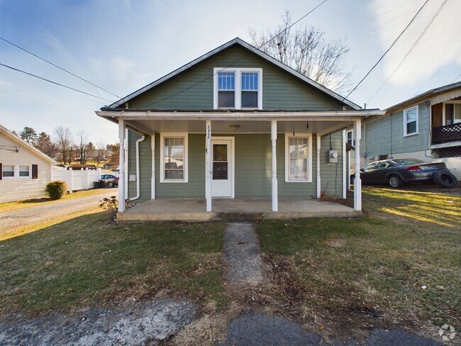 Building Photo - Wonderful 2-bedroom Craftsman House