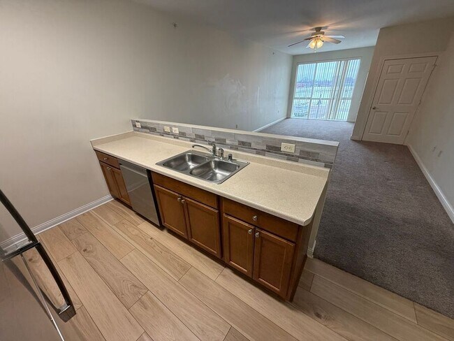 Photo - 1923 63rd St Unidad 207