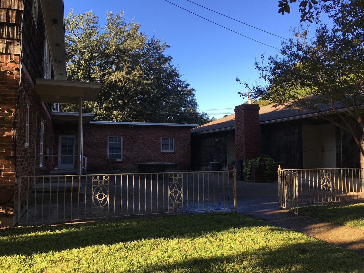 Apartment *Upstairs* Leasing Special Avail... - Apartment *Upstairs* Leasing Special Avail...