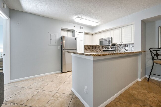 Building Photo - 1265 Wildwood Lakes Blvd Unit 3-103