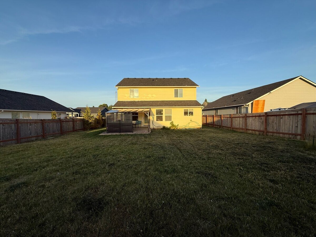 STATUS: PENDING APPLICATION- |R150| $2295 - STATUS: PENDING APPLICATION- |R150| $2295 House