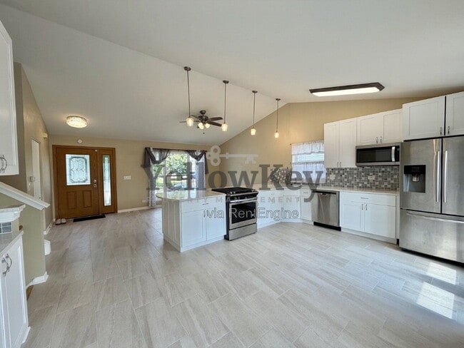 Photo - 613 Greystone Ln