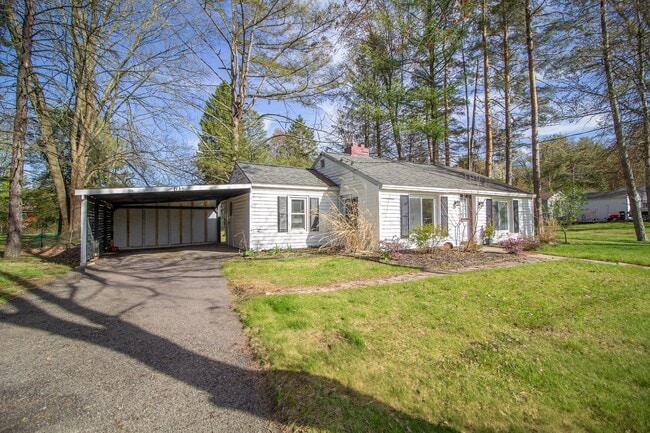 Photo - 934 Mohegan Rd
