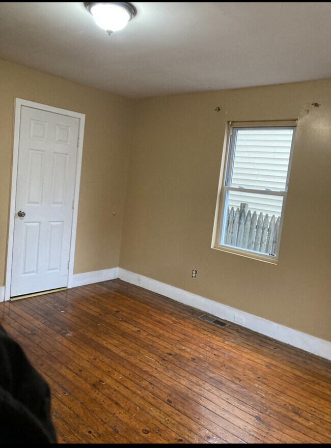 Photo - 210 Farnham St