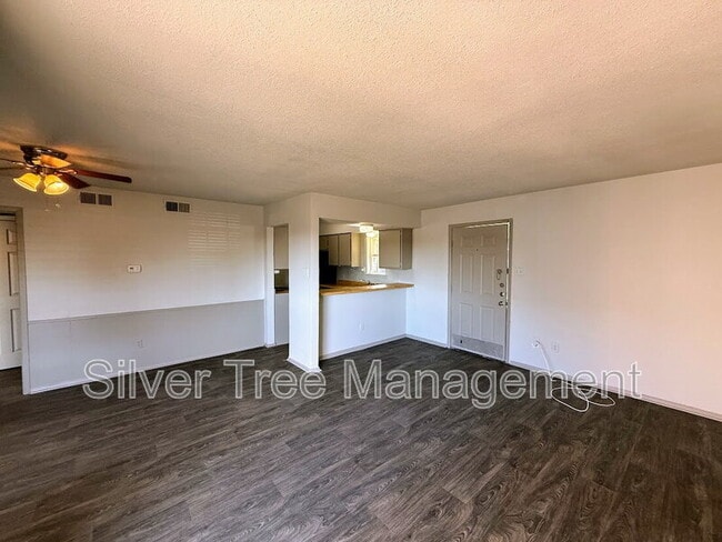 Photo - 4820 Wellesley Ave Unidad C