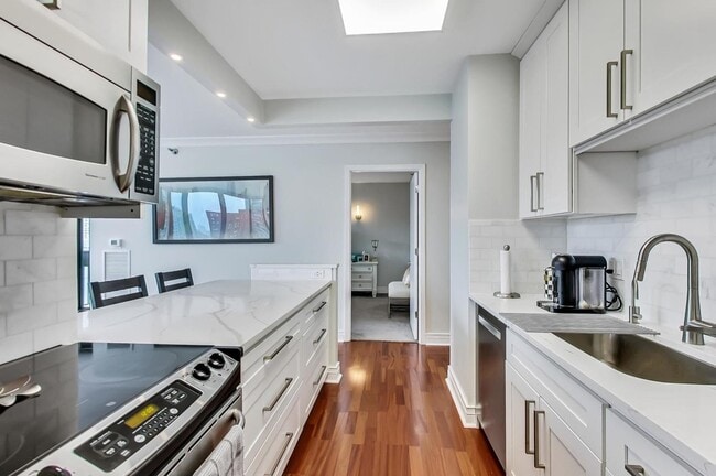 303 W Ohio St Unit 33D