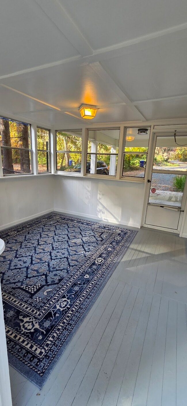 Photo - 135 Windsor Cir