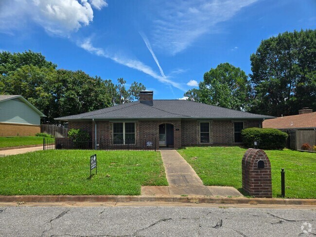 Building Photo - Brick 3/2/2 in Nice Denison Neighborhood O... Rental