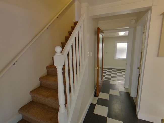 Photo - Cozy 2 Bedroom House on 17th & Hilyard