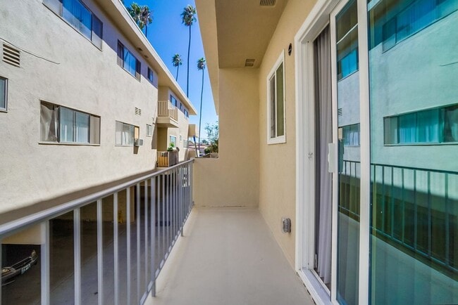 Photo - 441 W Queen St Unidad 04