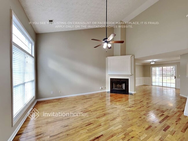 Photo - 207 Weatherstone Crossing