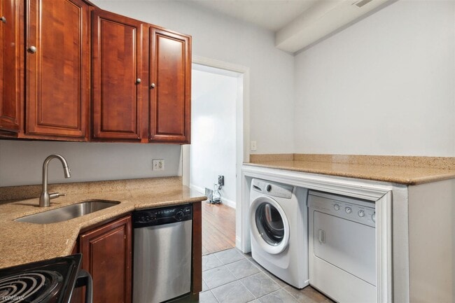 Photo - 3 br, 1 bath Triplex - 1729 W MONTGOMERY A... Unidad 101