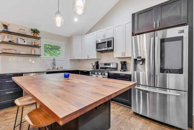 Photo - Unfurnished Great Home For Families and Pr...