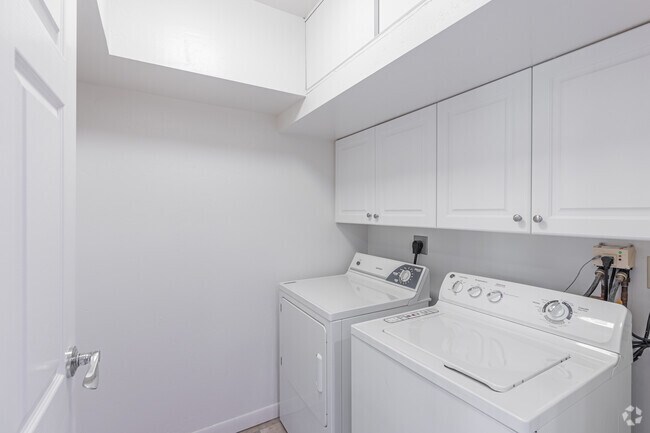 1BR, 1BA - 682SF - Laundry