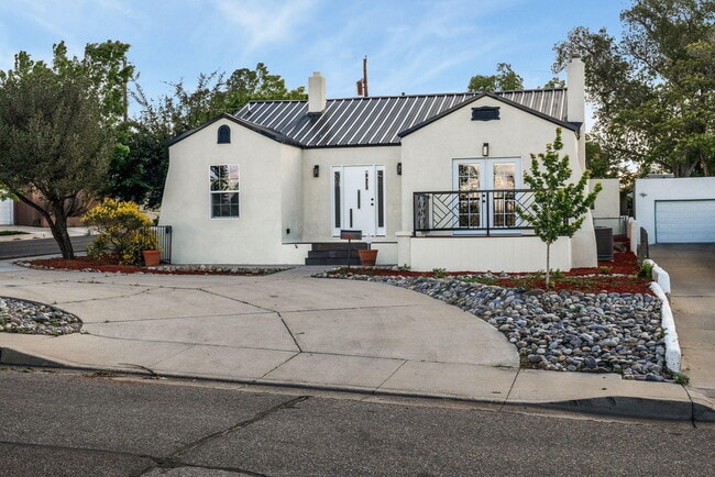 219 Solano Dr SE