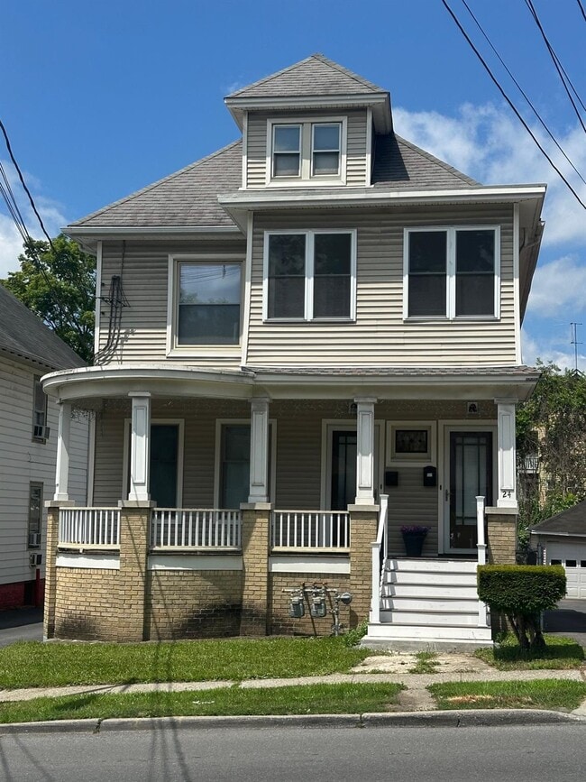 Building Photo - 24 Innis Ave Unit 1 Rental