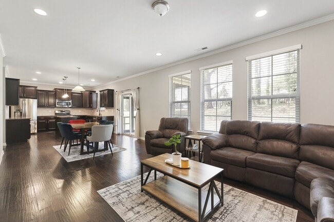 Photo - 400 Fairway Dr