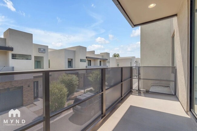 Photo - 901 S Smith Rd