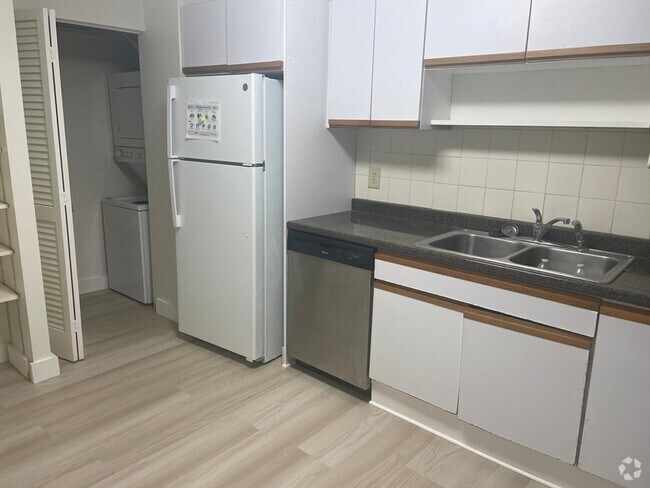 Building Photo - 1265 Beacon St Unit 303 Rental