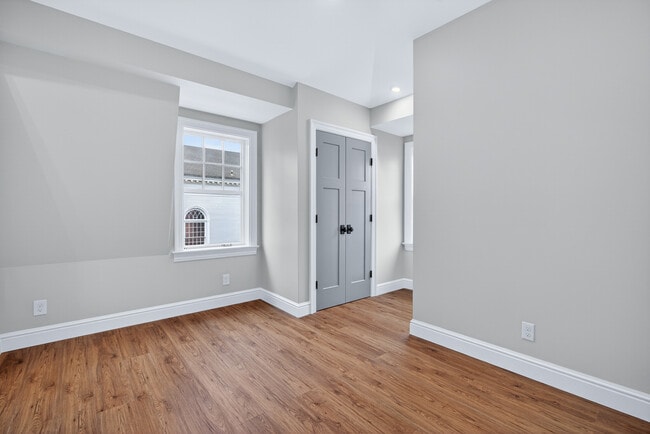 "Wiltshire" - 2 BR & 2 1/2 BA @ 3 Park St - Norwalk Green Living Properties