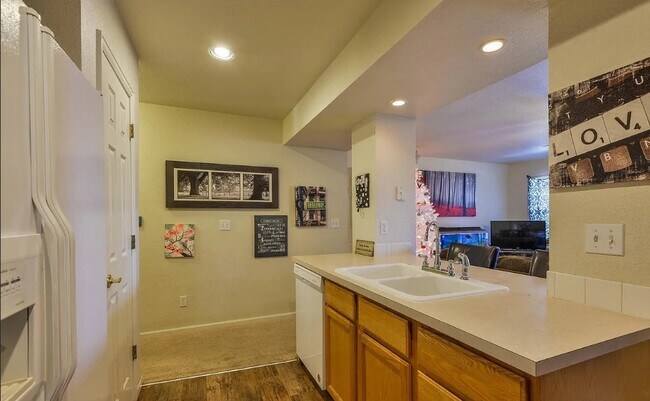 Photo - 2930 W Stuart St