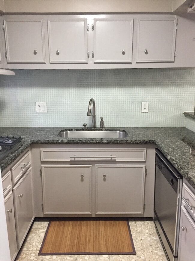 Photo - 8211 Katy Fwy Unidad 16