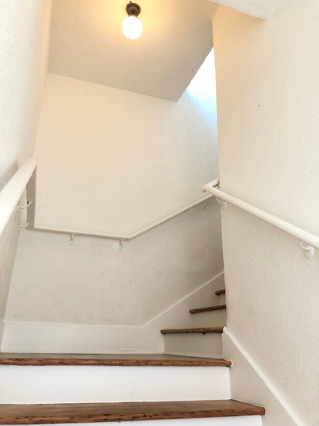Main staircase - 1386 W 38th St Unit 1386