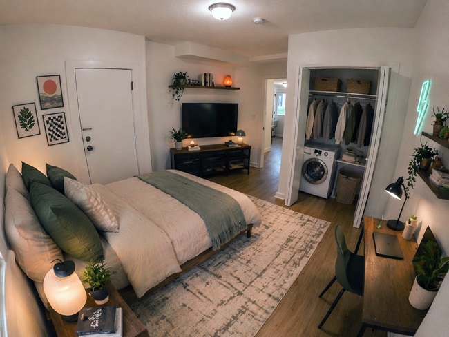 Master bedroom w/Laundry - 101 Parkway Ave