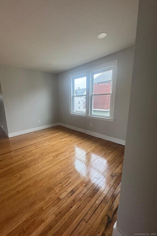 Photo - 60 Arnold St Unit 2nd Floor