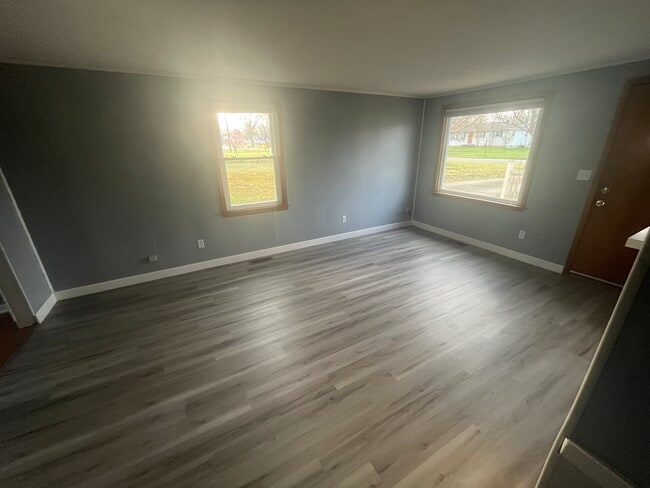 Photo - 150 Centervale Ave