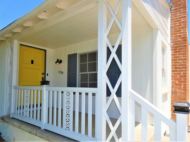 Building Photo - *Available NOW in Whittier!*