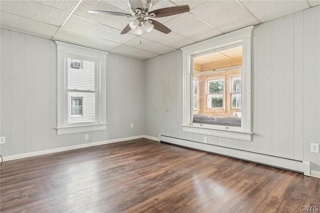 Photo - 10 N Main St