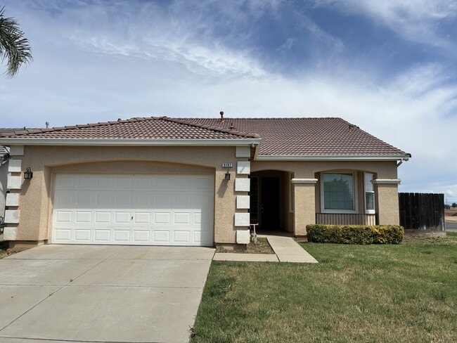 Building Photo - 3197 Dinkey Creek Ave