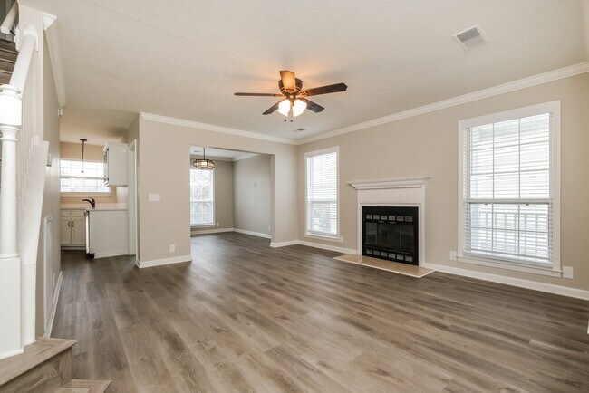 Photo - 3102 Creekview Ln