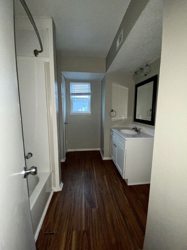 2BR, 1.5BATH=1306SF