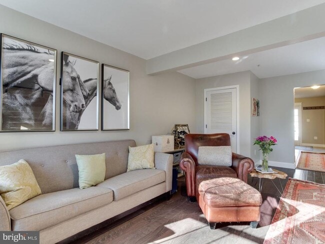 Photo - 206 Tilden Way