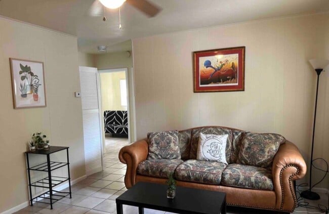 Photo - 2053 NW 36th Ave Unidad A