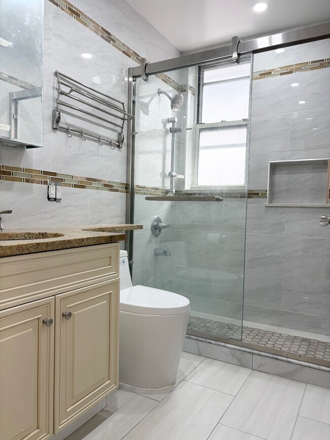 Photo - 2237 W 1st St