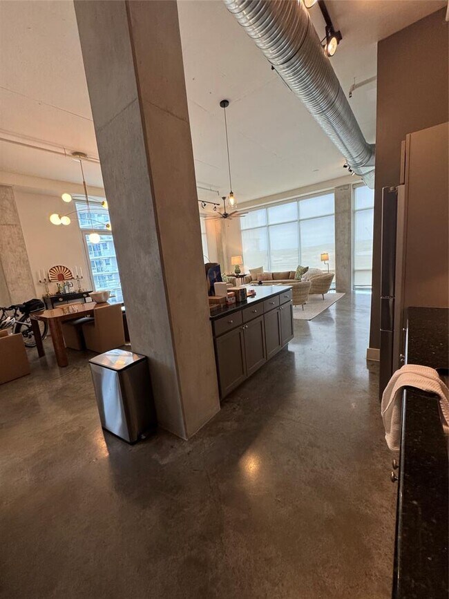 Photo - 800 W 5th St Unit 701