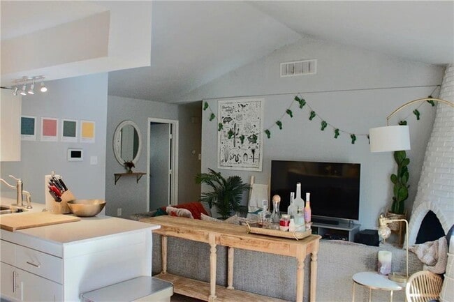 Photo - 1511 Rutland Dr Unit A