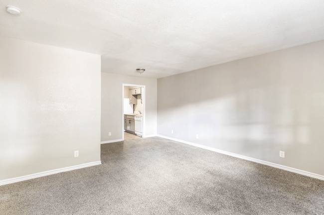Building Photo - Oaks at Spring Valley Rental