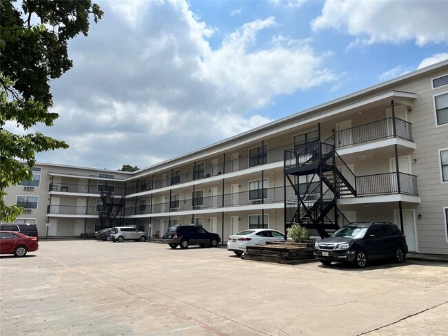 Building Photo - 701 W Sycamore St Unit 206 Rental