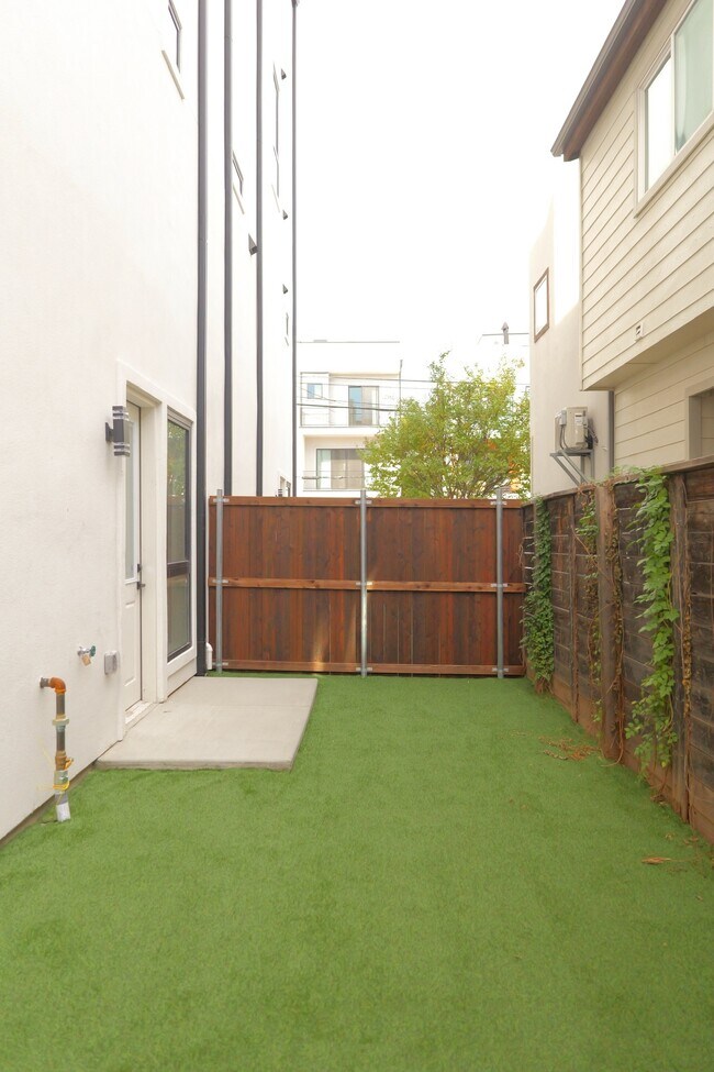 Photo - 4200 Munger Ave